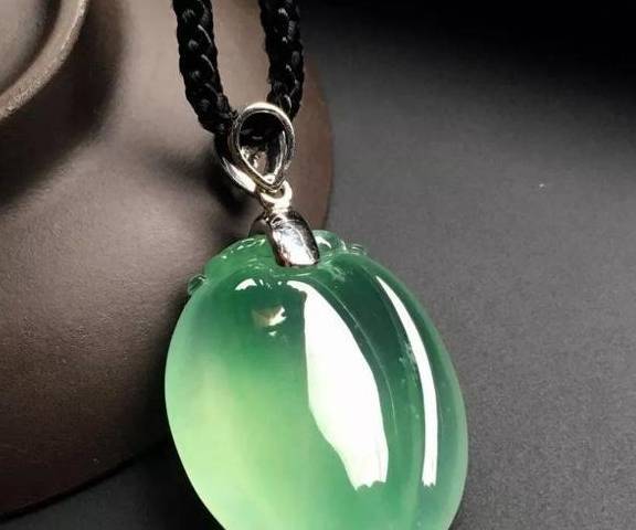 留白也是一种艺术，极简翡翠开始风靡市场  第3张