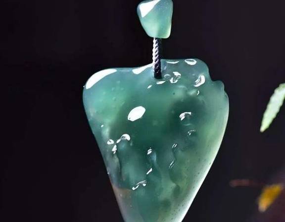 留白也是一种艺术，极简翡翠开始风靡市场  第7张