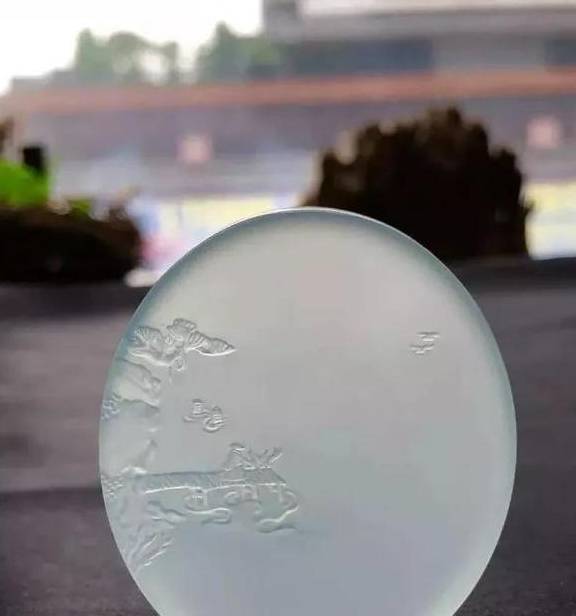 留白也是一种艺术，极简翡翠开始风靡市场  第4张