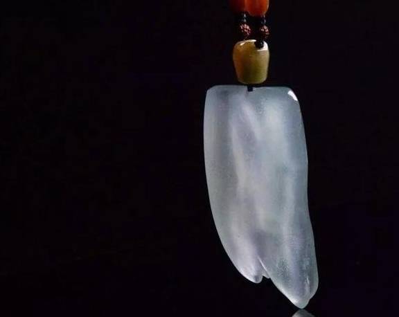 留白也是一种艺术，极简翡翠开始风靡市场  第9张