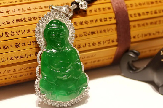 翡翠的绿色有哪几种绿  第2张