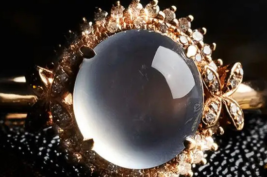 翡翠的绿色有哪几种绿  第4张