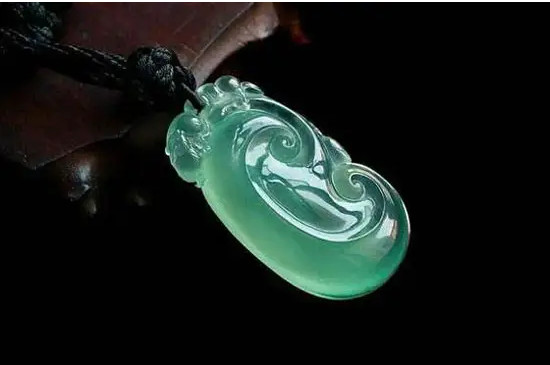 翡翠的绿色有哪几种绿  第5张