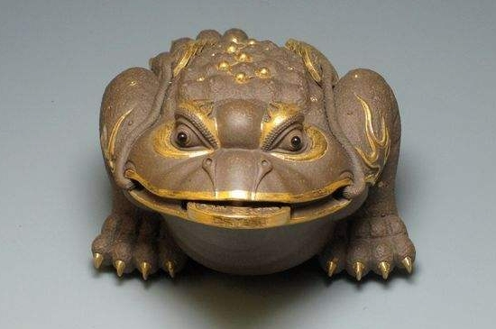 金蟾上的灰可以随便擦吗  第3张