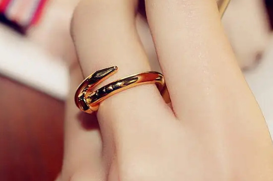 男生右手无名指戴戒指代表什么  第3张