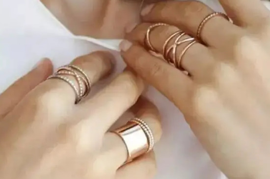 一只手戴两个戒指的戴法  第3张