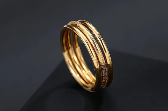 结婚戒指戴哪个手指?  第2张