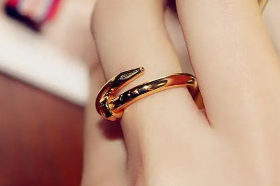 结婚戒指戴哪个手指?  第3张