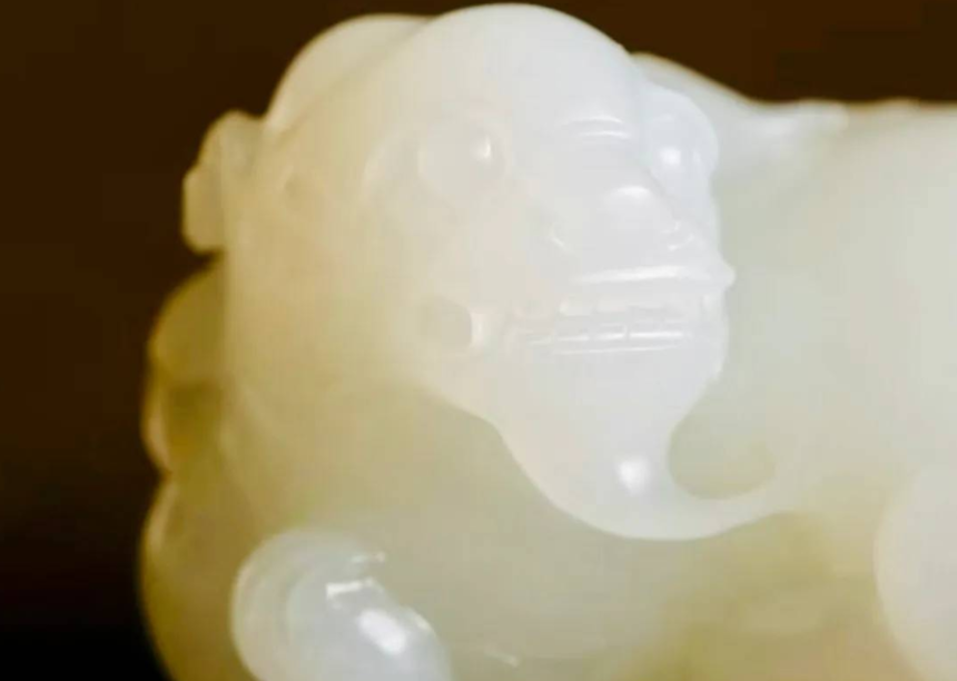 高白无好玉！羊脂白玉籽料“貔貅”难道只好在白吗？  第3张