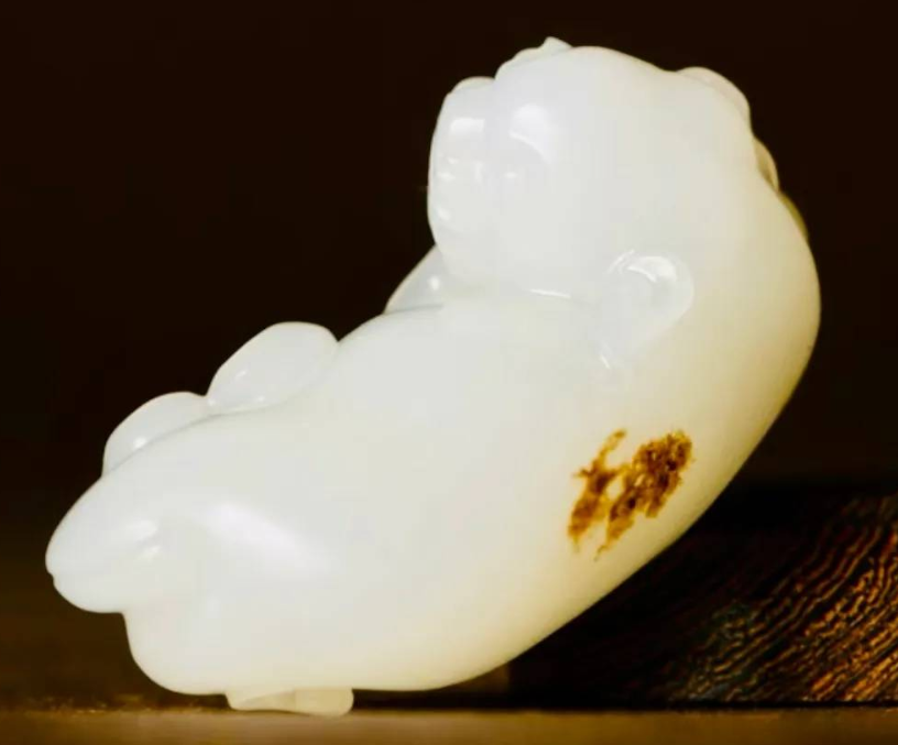 高白无好玉！羊脂白玉籽料“貔貅”难道只好在白吗？  第4张