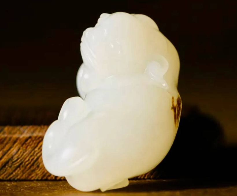 高白无好玉！羊脂白玉籽料“貔貅”难道只好在白吗？  第7张