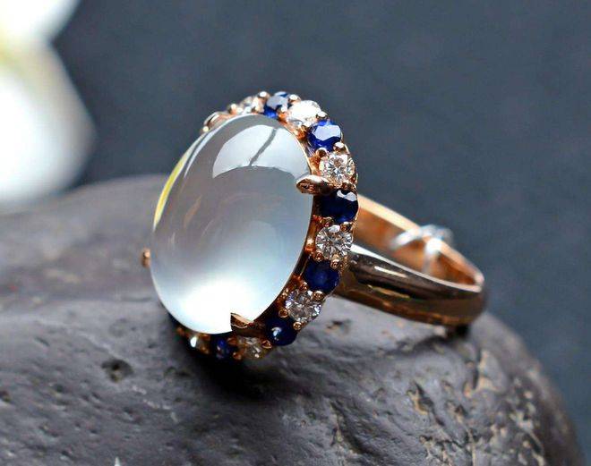 戒指、手镯和如意，哪些翡翠饰品和中式婚礼更搭？  第6张