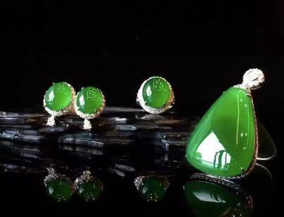 帝王绿翡翠为何如此珍贵？我可以从市场上买到便宜的帝王绿翡翠吗？  第2张