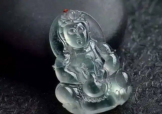 翡翠观音与弥勒佛的传说，为什么翡翠挂件多以此为题材  第8张