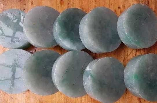 翡翠手镯芯，经过一番设计加工之后，完全超出意料之外！  第2张