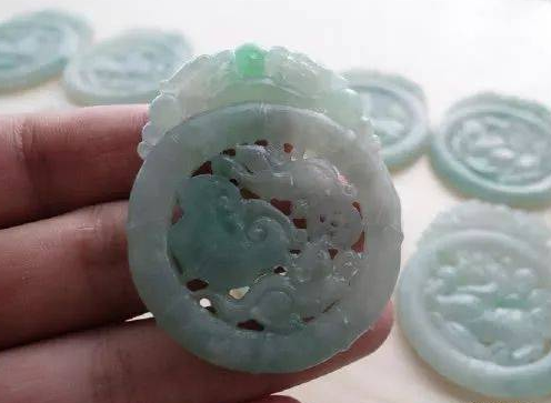 翡翠手镯芯，经过一番设计加工之后，完全超出意料之外！  第7张