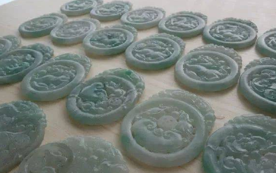 翡翠手镯芯，经过一番设计加工之后，完全超出意料之外！  第6张